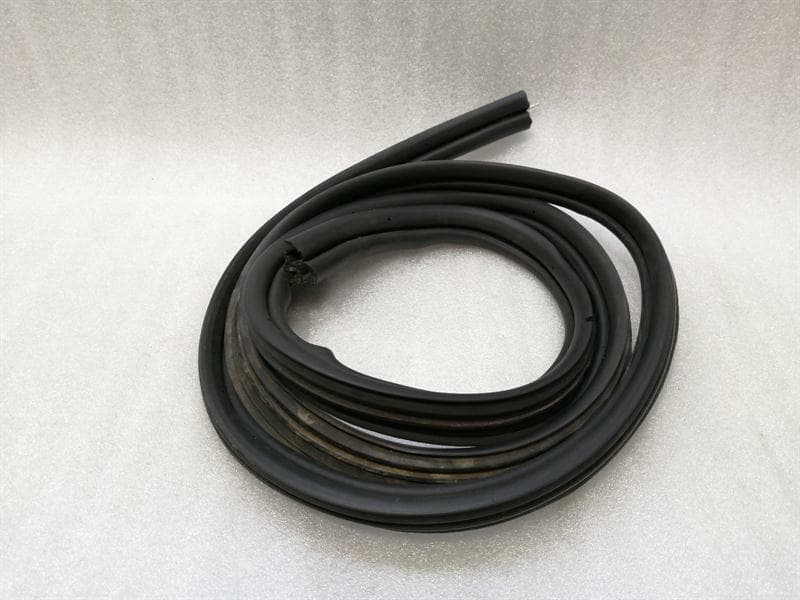 MASERATI Maserati Quattroporte M139 boat lid seal 66517200 trunk sealing frame