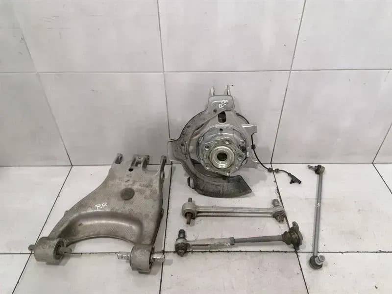 FERRARI Ferrari 458 F142 Spider Right Rear Hub 268380 Wheel Bearing Housing Rear Right
