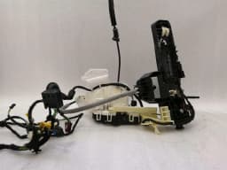 MERCEDES-BENZ Mercedes CLS W218 front left door lock A2047202735 door lock left keyless-go — thumbnail 2