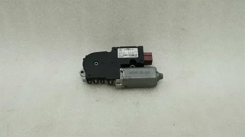Mercedes CLS W218 W212 Sun Roof Engine A2188200142 Sunroof Engine