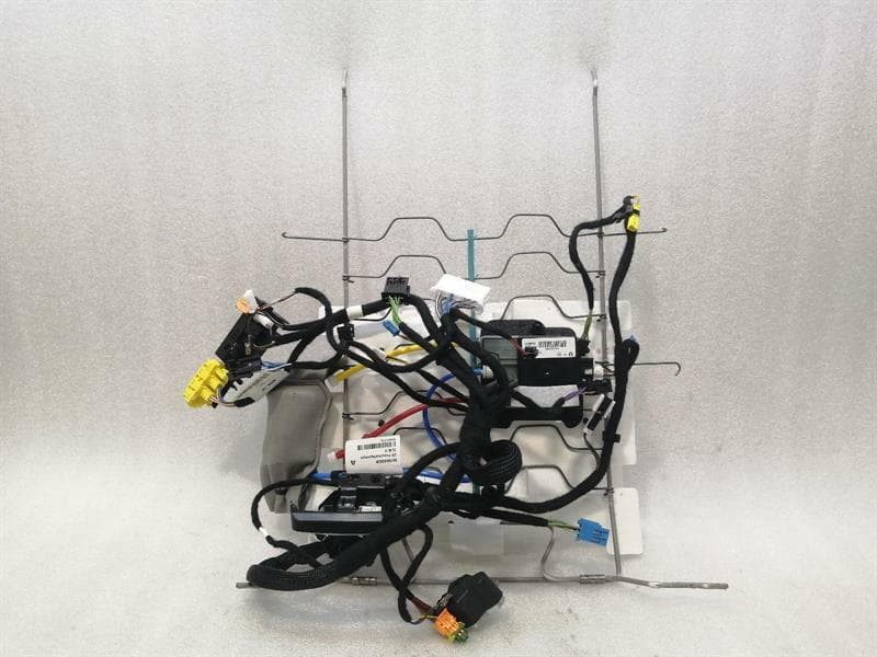 Mercedes CLS W218 FLH Lumbar A0009105102 front left seat lumbar support