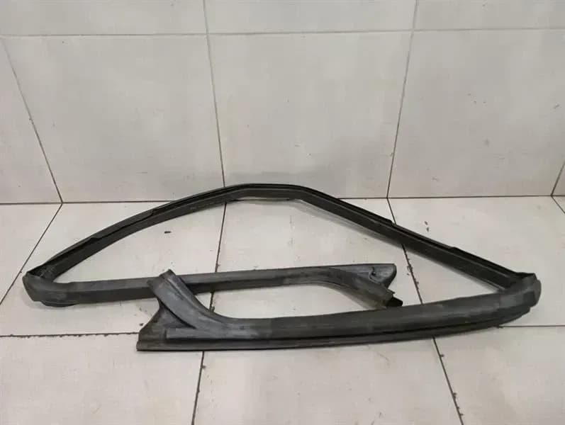 FERRARI 458 F142 SPIDER WINDSCREEN PERIMETER SEAL 82200900 WINDSHIELD