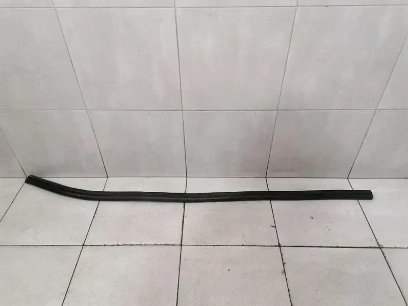 FERRARI Ferrari 458 F142 Spider Door Seal 82243600 Door Seals LEFT LEFT