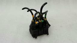 LAND ROVER LR037082 RANGE ROVER L405 air suspension valve rear valve block — thumbnail 2
