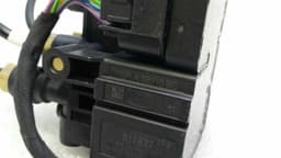 LAND ROVER LR037082 RANGE ROVER L405 air suspension valve rear valve block — thumbnail 6