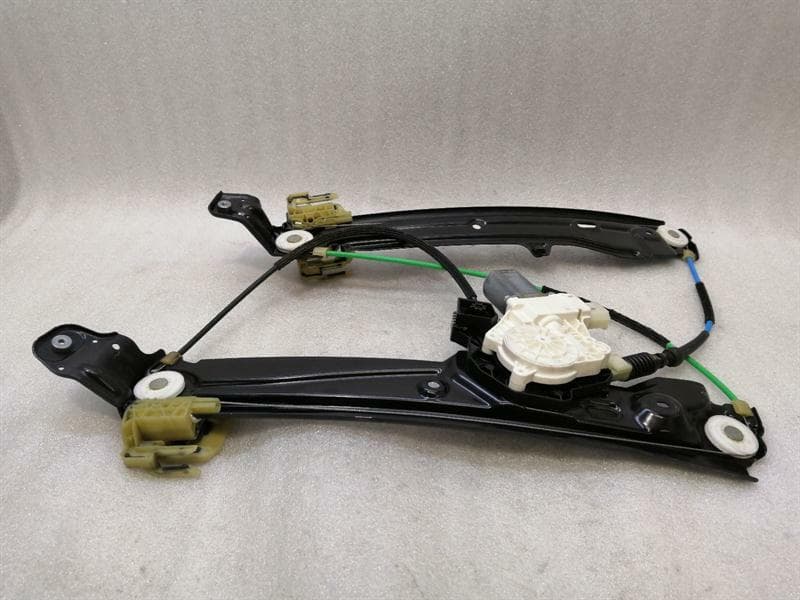 BMW BMW 5 Series F10 Right Front Door Winder 7182112 Window Regulator Front Right