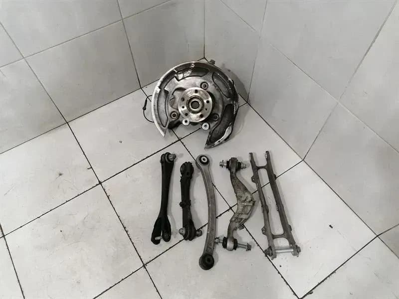 BMW BMW 5 Series F90 G30 M5 Left Rear Hub 33307857065 Wheel Bearing Housing Rear Left