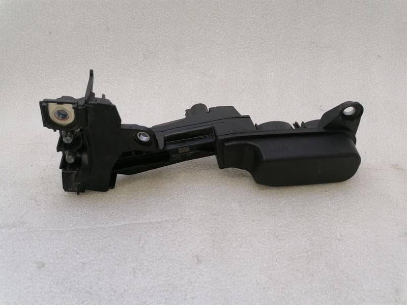 BMW BMW 5 Series F90 G30 M5 Front Fuse Box 9339824 Front Fuse Box