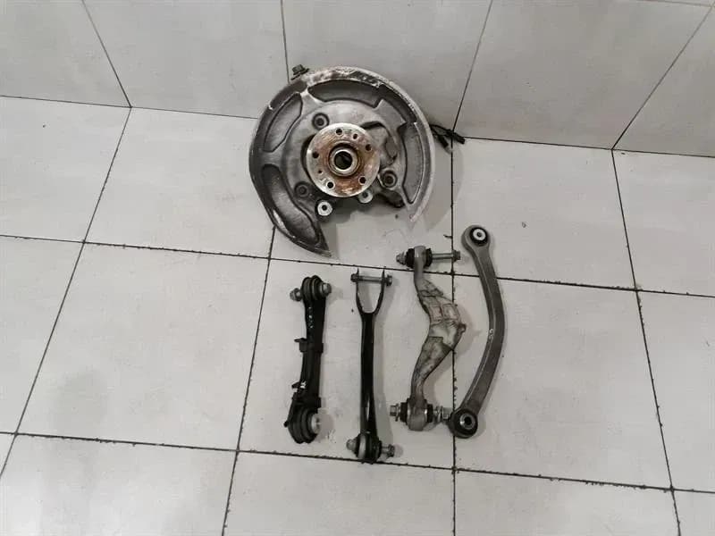 BMW BMW 5 Series F90 G30 M5 Right Rear Hub 33307857066 Wheel Bearing Housing Rear Right