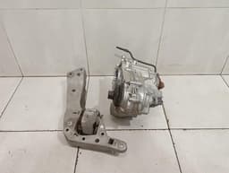 BMW BMW 5 Series F90 G30 M5 Transfer Box 8098422 Transfer Case FAULTY — thumbnail 1