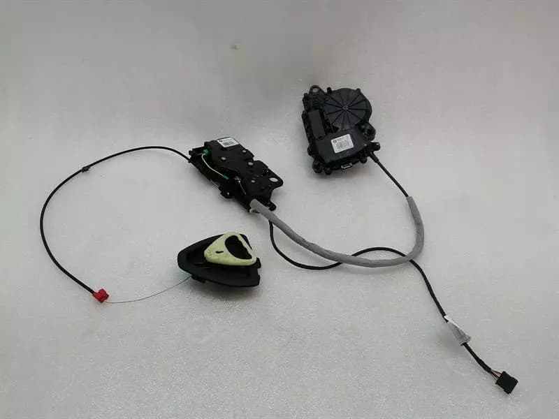 BMW BMW 5 Series F90 G30 M5 Boot Lock 744101409 Tailgate Lock