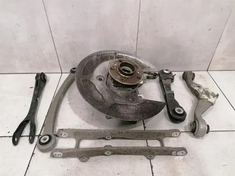 BMW 5 Series F90 G30 M5 Right Rear Hub 7857066 Wheel Bearing Housing Rear Right