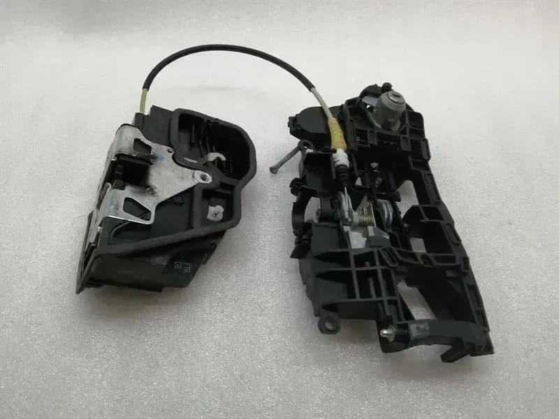 BMW BMW 6 Series F13 Door Lock 7202144 Door Lock RIGHT RHD