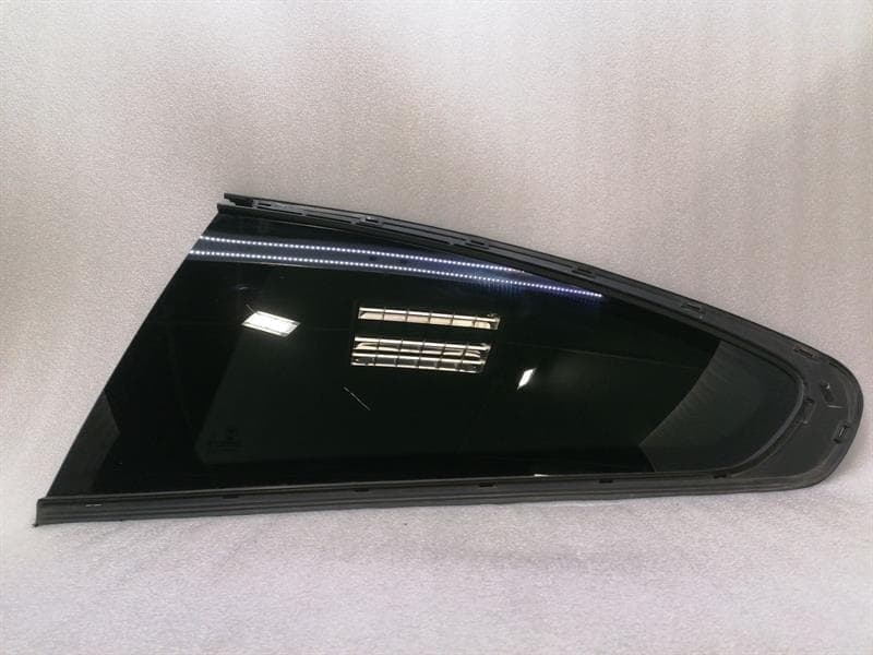 BMW BMW 6 Series F13 left rear quarter glass 51377219889 door window 1⁄4 rear left