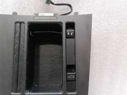 ASTON MARTIN ASTON MARTIN VANTAGE V8 Console 6G33045A66AAW Center Console Console ASHTRAY — thumbnail 3