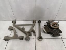 ASTON MARTIN Aston Martin Vantage V8 Right Rear Hub 8D33-5A970-AB Wheel Bearing Housing Rear Re — thumbnail 1