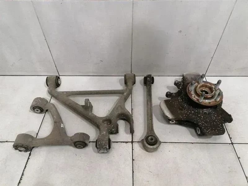 Aston Martin Vantage V8 Right Rear Hub 8D33-5A970-AB Wheel Bearing Housing Rear Re