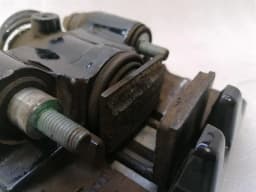 ASTON MARTIN Aston Martin Vantage V8 Right Rear Caliper 7G43-2C464-BB PARKING Rear Right — thumbnail 4