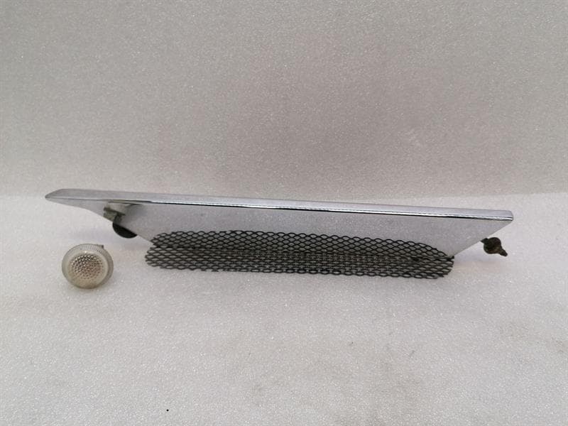ASTON MARTIN ASTON MARTIN VANTAGE V8 Right Wing Grill 6G33-280B62-AD Right Fender Grille