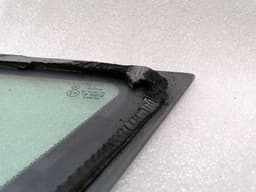 ASTON MARTIN Aston Martin V8 Right Quarter Glass 6G33-C29750-BA Door Panel 1/4 Rear Right — thumbnail 4