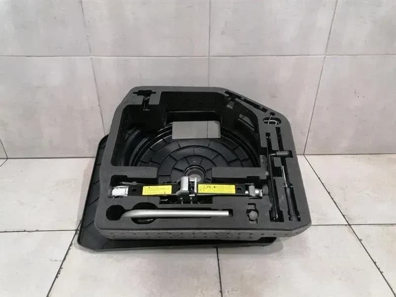 AUDI AUDI RS5 8T SAVER KIT 8t0012108 Jack
