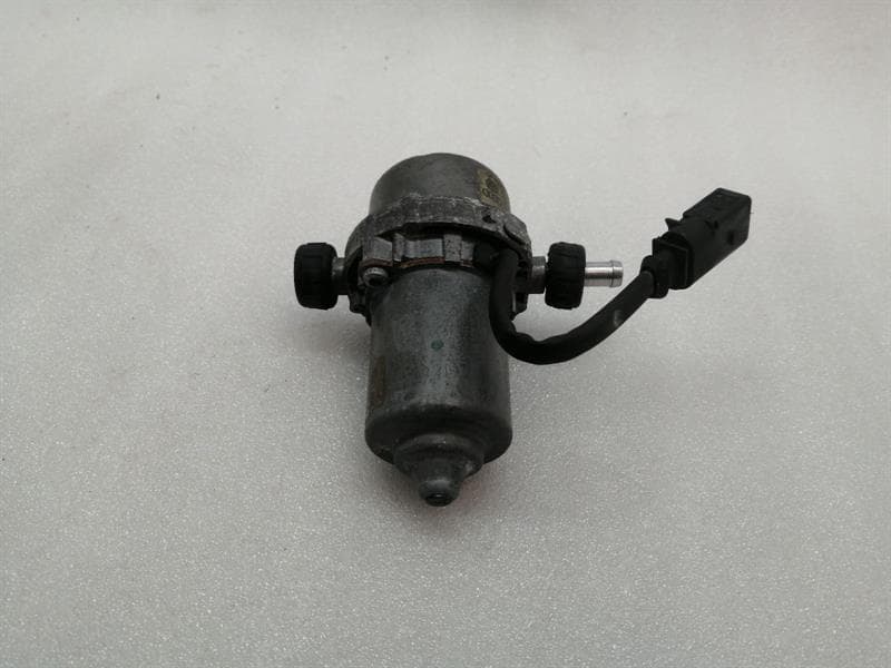 Audi RS4 8E B7 Vacuum Pump 8E0927317B Brake Vacuum Pump