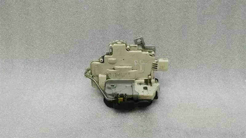 AUDI Audi RS4 8E B7 A4 rear right door lock 8E0839016AA door lock rear right