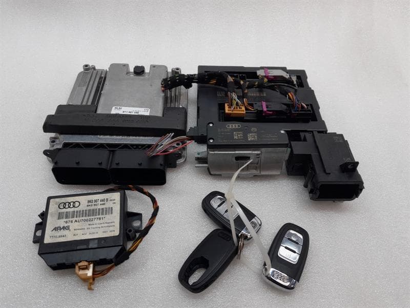 AUDI Audi RS5 8T Engine ECU Set 8T1907560 Engine Control Unit Set 4.2 FSI V8
