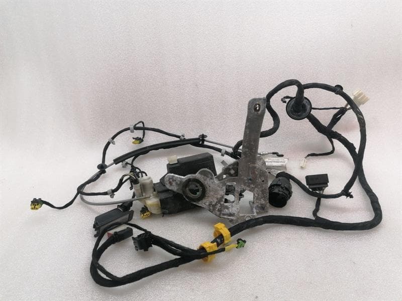 MASERATI Maserati Granturismo M145 Left Door Lock 68893400 Door Lock Left