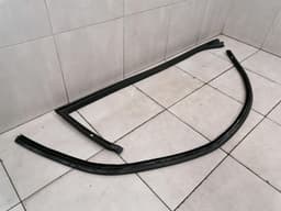 MASERATI Maserati Granturismo M145 Right Door Seal 80089100 Door Seals Right — thumbnail 2