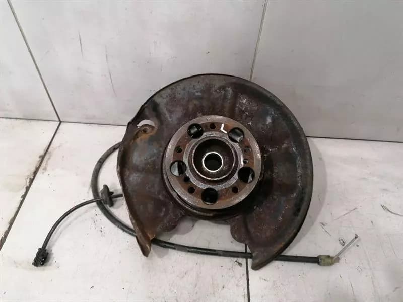 Mercedes CLK W208 Left Rear Hub A2023509408 Wheel Bearing Housing Rear Left