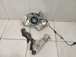 PORSCHE Porsche Cayman 718 GT4RS Right Front Hub 99134165881 Wheel Bearing Housing Front Re — thumbnail 1