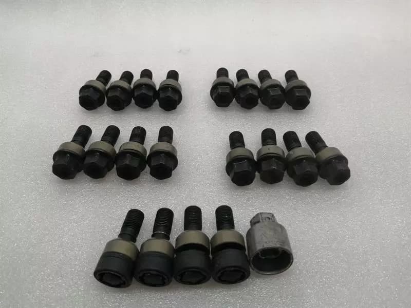 PORSCHE PORSCHE CAYMAN 718 GT4 WHT006978 ALLOY RIM SCRABS LUG BOLT SET LOCK SET