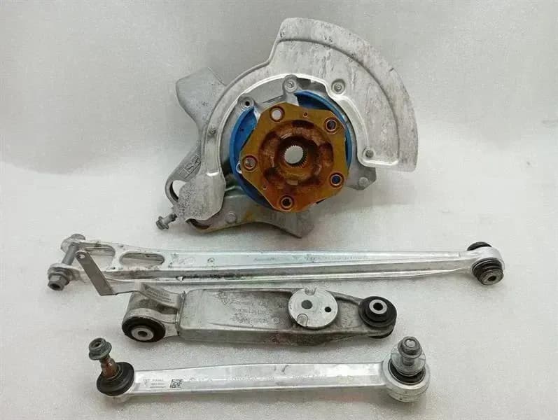 PORSCHE Porsche Cayman 718 GT4 Right Rear Hub 982505436D Wheel Bearing Housing Rear Right