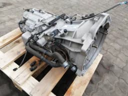 PORSCHE Porsche Boxster Spyder 718 Gearbox G8225 6-Speed Manual Transmission 982300052C — thumbnail 8