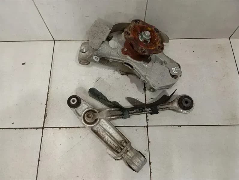 Porsche Boxster Spyder 718 Right Front Hub 99134165881 Wheel Bearing Housing Front Re