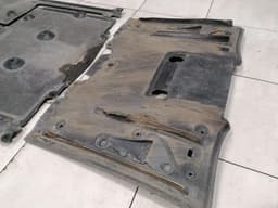 PORSCHE Porsche Cayman 718 GT4 Undertray 982825205A with defects Underbody Trim — thumbnail 2