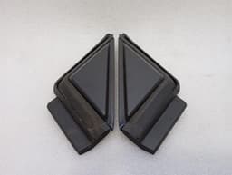 MCLAREN McLaren 720S Spider 14A3252SP DOOR WINDOW CORNER TRIM — thumbnail 1