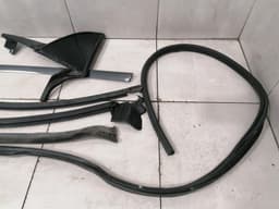 MCLAREN McLaren 720S Coupe Door Seal 13A6535CP Door Seals RIGHT RIGHT — thumbnail 3