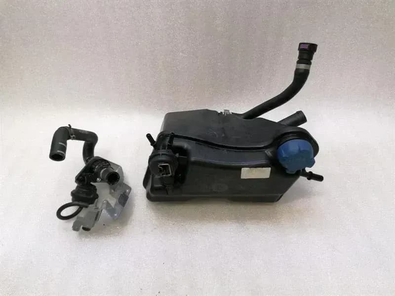 Porsche Boxster Spyder 718 Coolant Reservior 981106047 Container