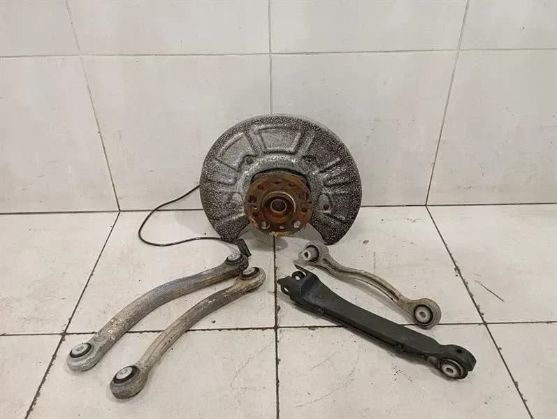 Mercedes C63 AMG W205 Left Rear Hub A2053509713 Wheel Bearing Housing Rear Left