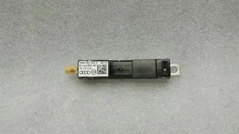 AUDI Audi RS6 4G Aerial / Antenna 4G9035225A Antenna