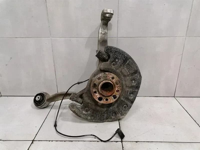 Mercedes C63 AMG W205 Right Front Hub A2053325400 Wheel Bearing Case Front Right