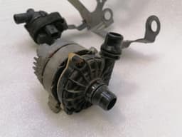 MERCEDES-BENZ Mercedes E63 AMG W213 Additional Cooling Pump A0005002300 Coolant Pump Pump — thumbnail 2
