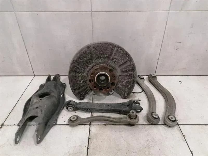 Mercedes C63 AMG W205 Right Rear Hub A2053509813 Wheel Bearing Housing Rear Right