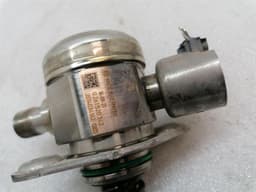 MERCEDES-BENZ Mercedes C Class W205 C63 AMG Fuel Pump Mechanical A1770700401 Fuel Pump — thumbnail 3