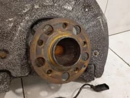 MERCEDES-BENZ Mercedes C63 AMG W205 Right Front Hub A2053325200 Wheel Bearing Housing Front Re M177 — thumbnail 2