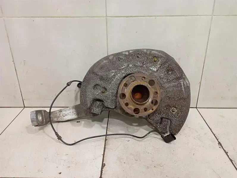 Mercedes C63 AMG W205 Right Front Hub A2053325200 Wheel Bearing Housing Front Re M177