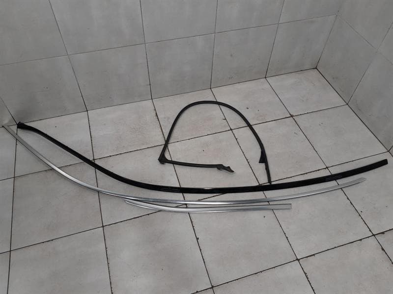 MERCEDES-BENZ Mercedes C Class W205 Body Moulding A2056730283 RIGHT Strip