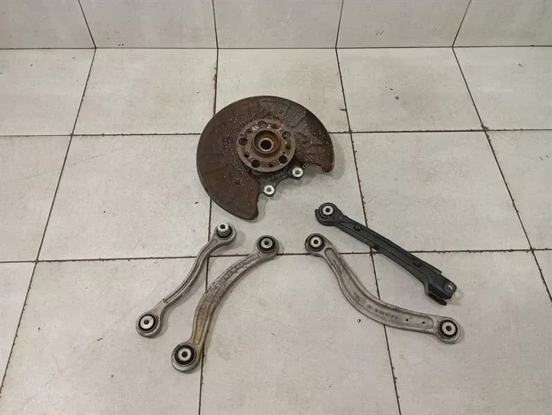 MERCEDES-BENZ Mercedes C Class W205 Right Rear Hub A2053509813 Wheel Bearing Housing Rear Right